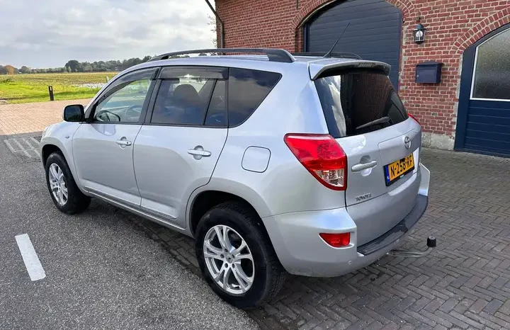 TOYOTA RAV 4 2.0 VVTi complet