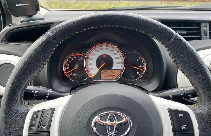 TOYOTA Yaris 1.0 VVT-i Trend complet