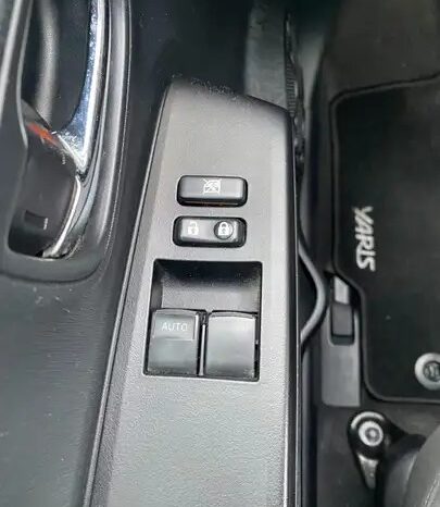 TOYOTA Yaris 1.0 VVT-i Trend complet