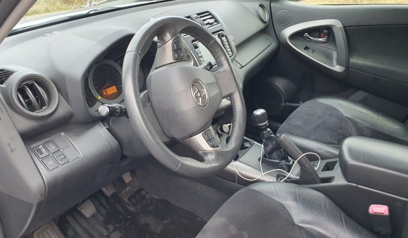 TOYOTA RAV4 complet