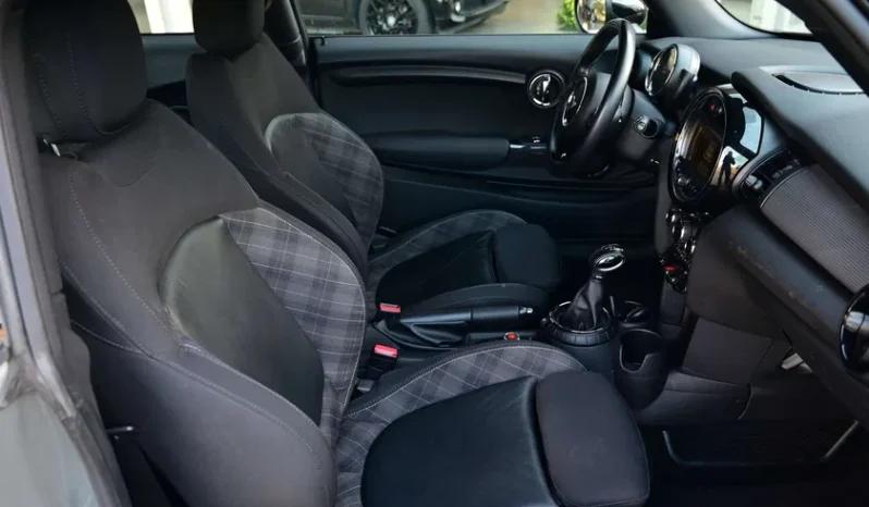MINI Cooper Version D AUT / SPORTSEATS / CHILI / BLACK complet