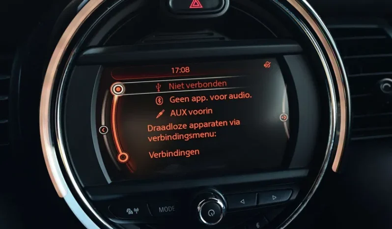 MINI Cooper Version D AUT / SPORTSEATS / CHILI / BLACK complet