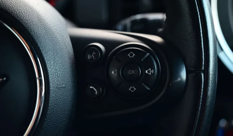 MINI Cooper Version D AUT / SPORTSEATS / CHILI / BLACK complet