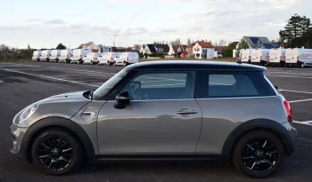 MINI Cooper Version D AUT / SPORTSEATS / CHILI / BLACK complet