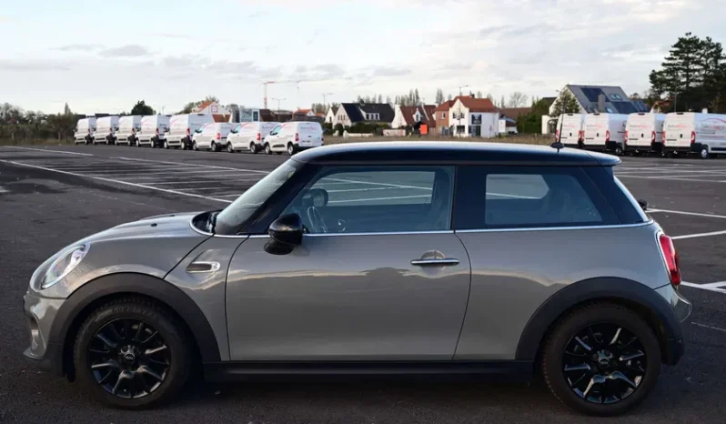 MINI Cooper Version D AUT / SPORTSEATS / CHILI / BLACK complet