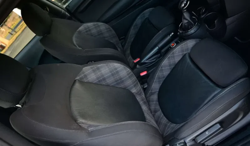 MINI Cooper Version D AUT / SPORTSEATS / CHILI / BLACK complet
