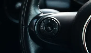 MINI Cooper Version D AUT / SPORTSEATS / CHILI / BLACK complet