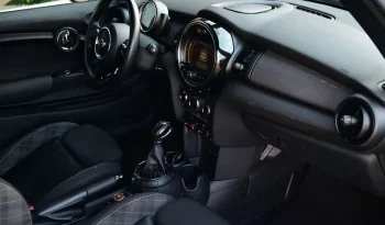 MINI Cooper Version D AUT / SPORTSEATS / CHILI / BLACK complet