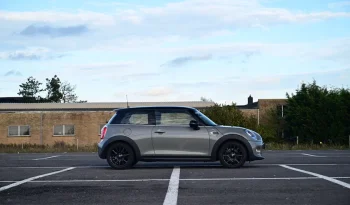 MINI Cooper Version D AUT / SPORTSEATS / CHILI / BLACK complet