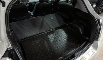 TOYOTA Yaris Peau hybride Automat Navi R. complet