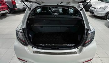 TOYOTA Yaris Peau hybride Automat Navi R. complet