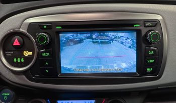 TOYOTA Yaris Peau hybride Automat Navi R. complet