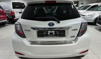 TOYOTA Yaris Peau hybride Automat Navi R. complet
