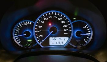TOYOTA Yaris Peau hybride Automat Navi R. complet