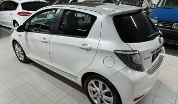 TOYOTA Yaris Peau hybride Automat Navi R. complet