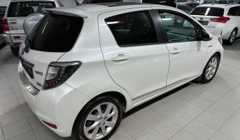TOYOTA Yaris Peau hybride Automat Navi R. complet