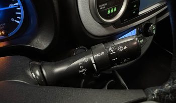 TOYOTA Yaris Peau hybride Automat Navi R. complet