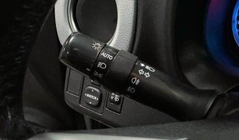 TOYOTA Yaris Peau hybride Automat Navi R. complet