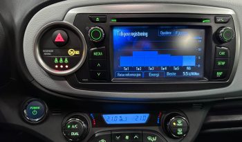 TOYOTA Yaris Peau hybride Automat Navi R. complet