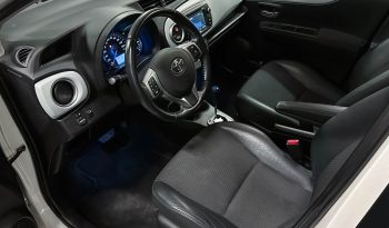 TOYOTA Yaris Peau hybride Automat Navi R. complet