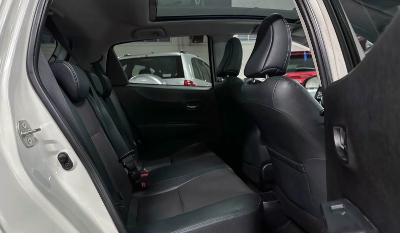 TOYOTA Yaris Peau hybride Automat Navi R. complet