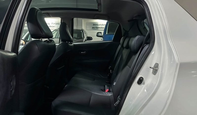 TOYOTA Yaris Peau hybride Automat Navi R. complet