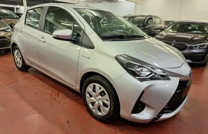 TOYOTA  Yaris complet