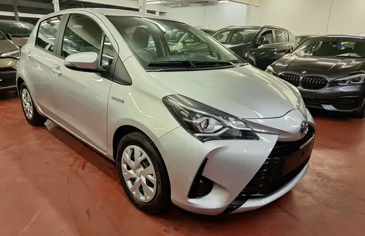 TOYOTA  Yaris complet