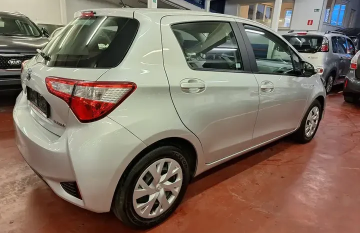 TOYOTA  Yaris complet
