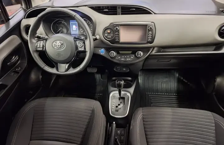 TOYOTA  Yaris complet