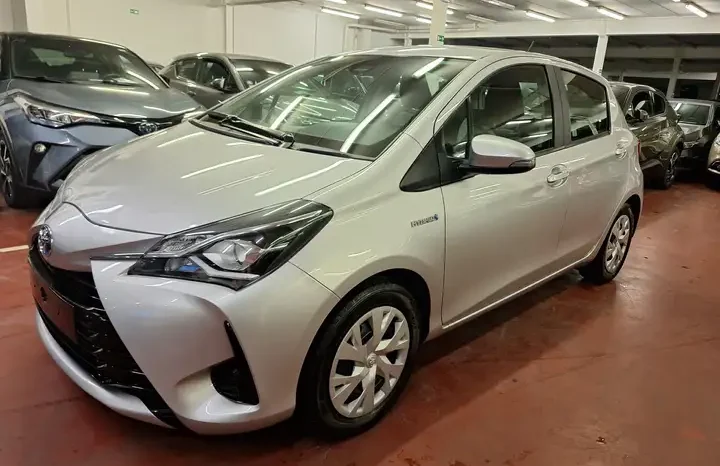 TOYOTA  Yaris complet