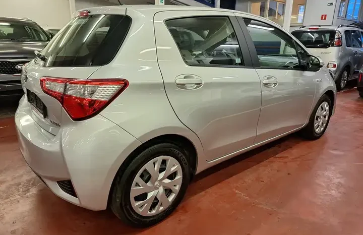 TOYOTA  Yaris complet