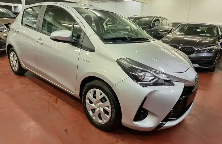 TOYOTA  Yaris complet